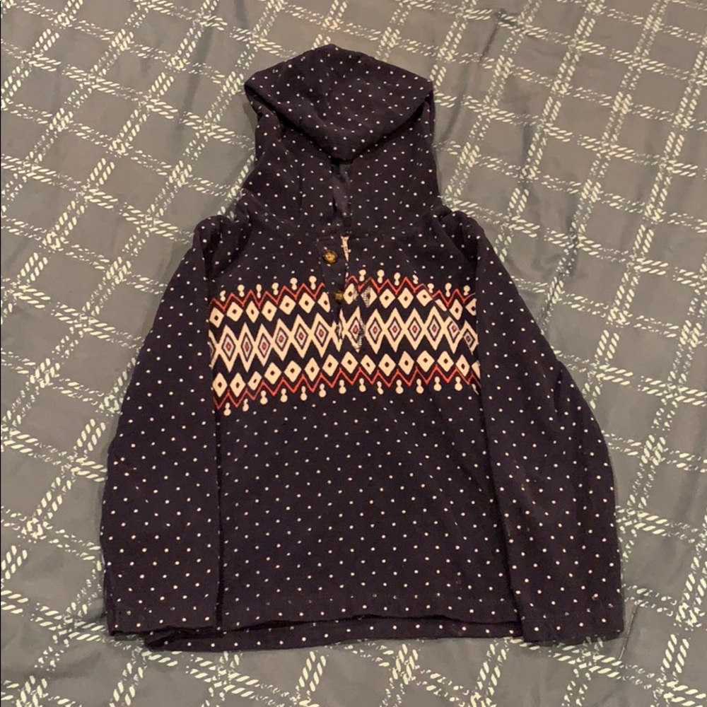 Thin pullover fleece. Size 4. Good condition.